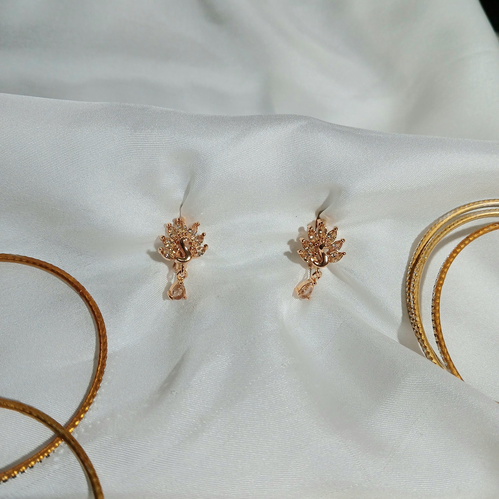 Decent Golden Earrings - Essentique