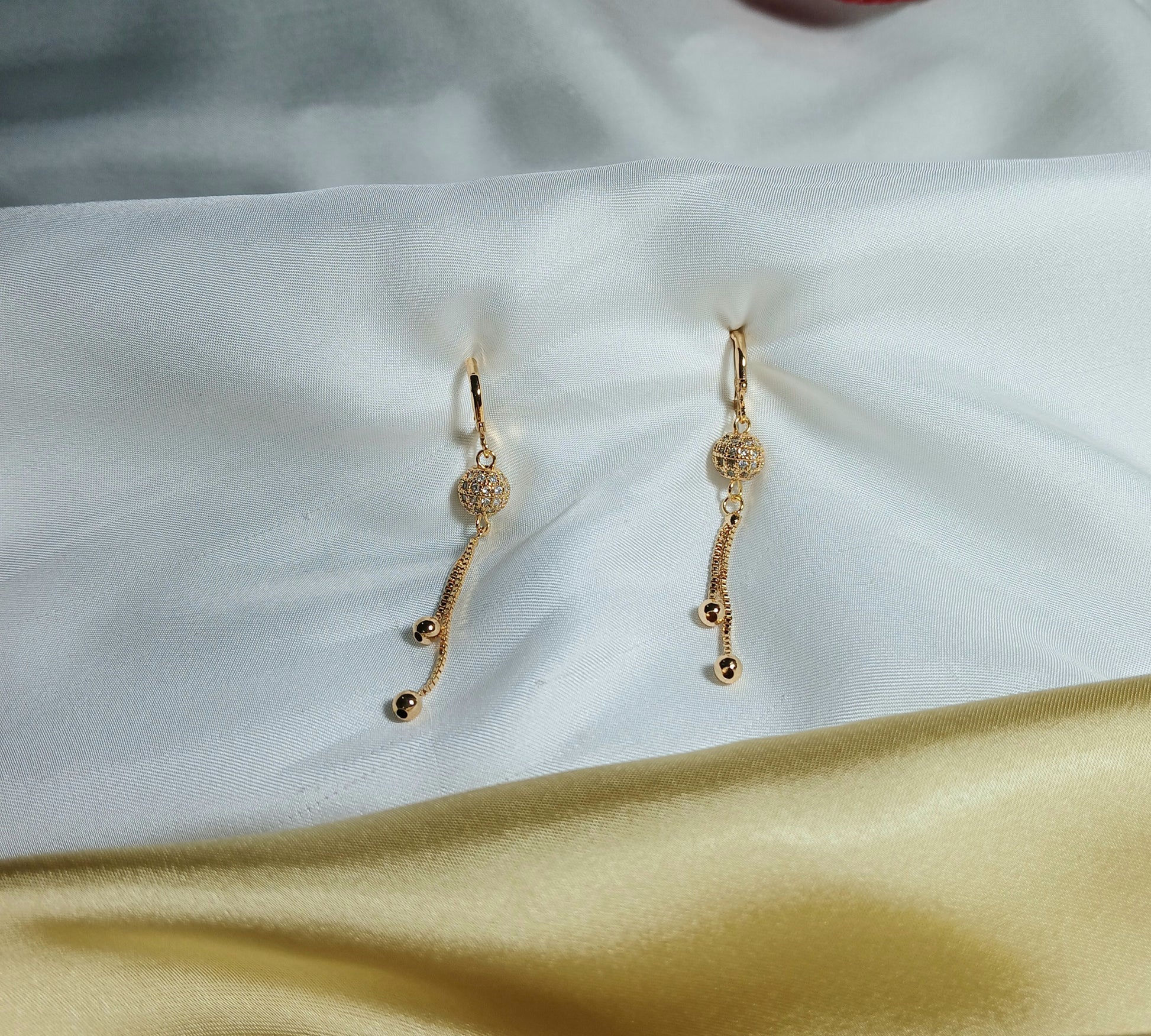 Elegant Golden Earrings - Essentique