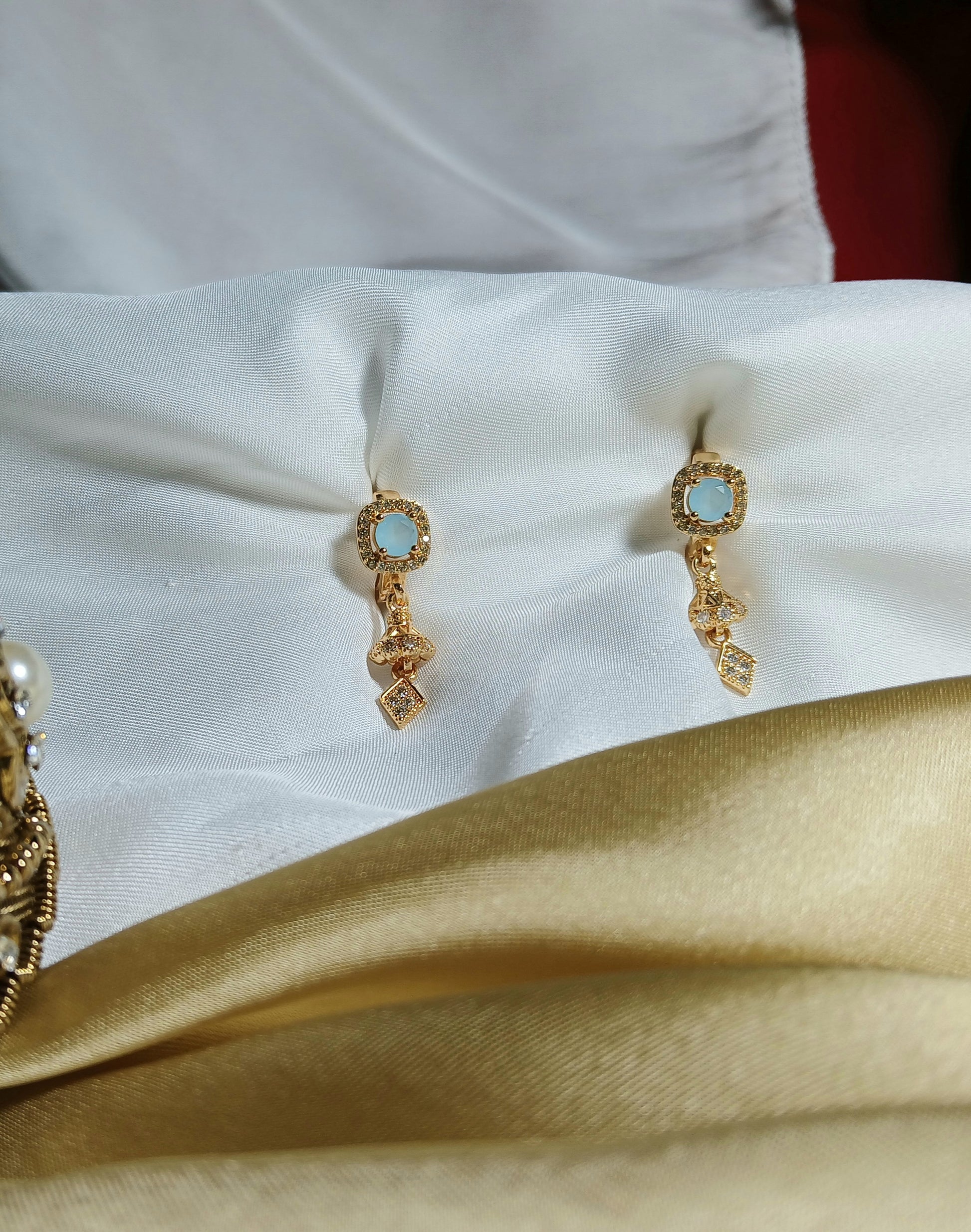 Leading Golden Earrings with Centered Stone - Essentique