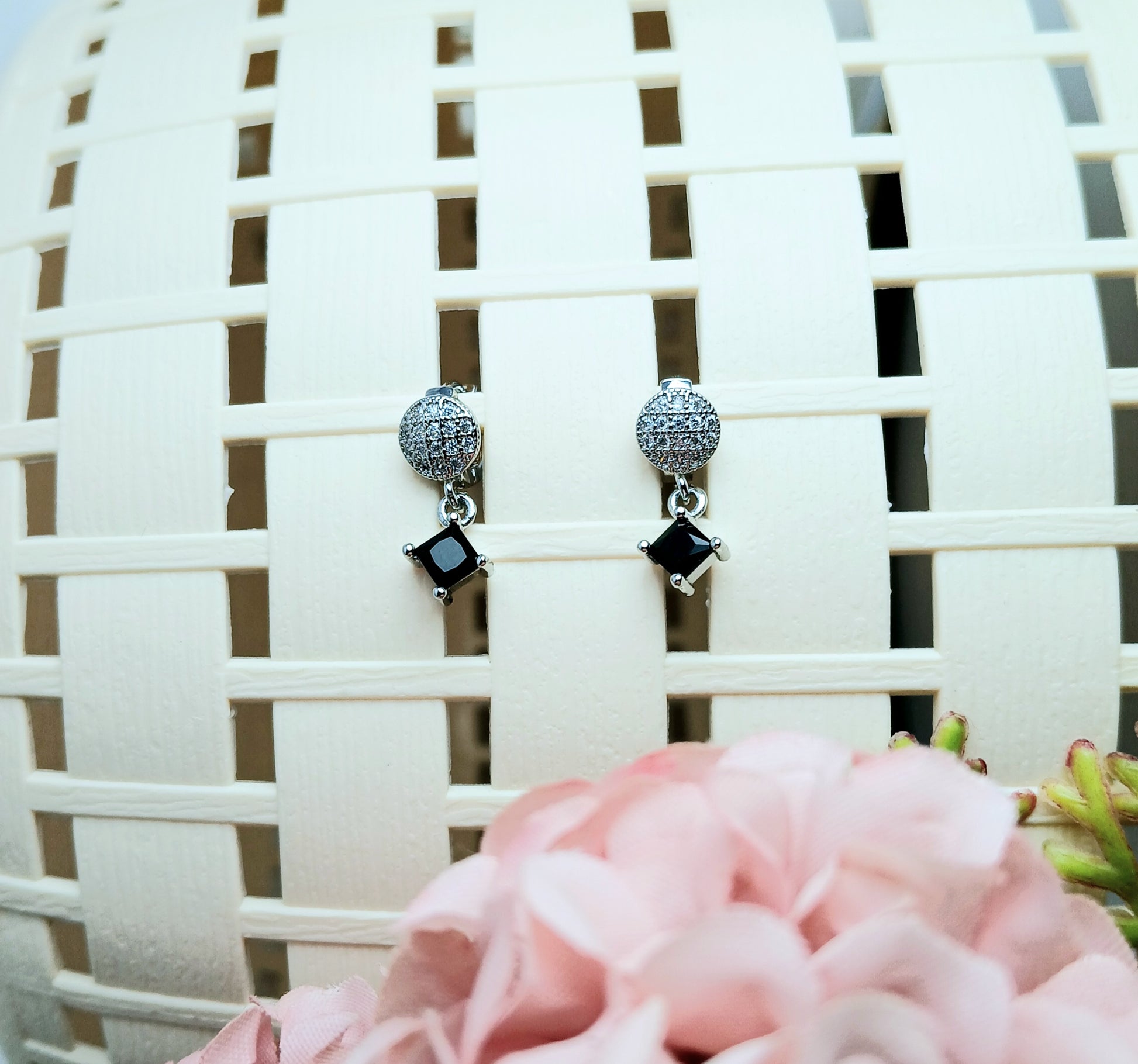 Graceful Small Silver Earrings - Essentique