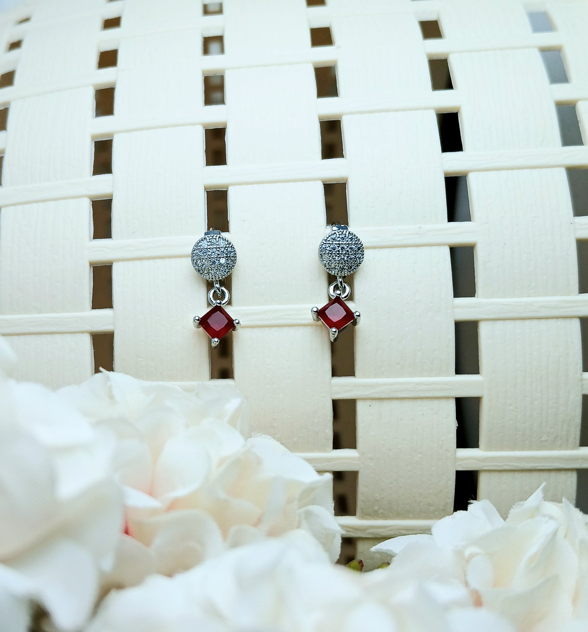 Graceful Small Silver Earrings - Essentique