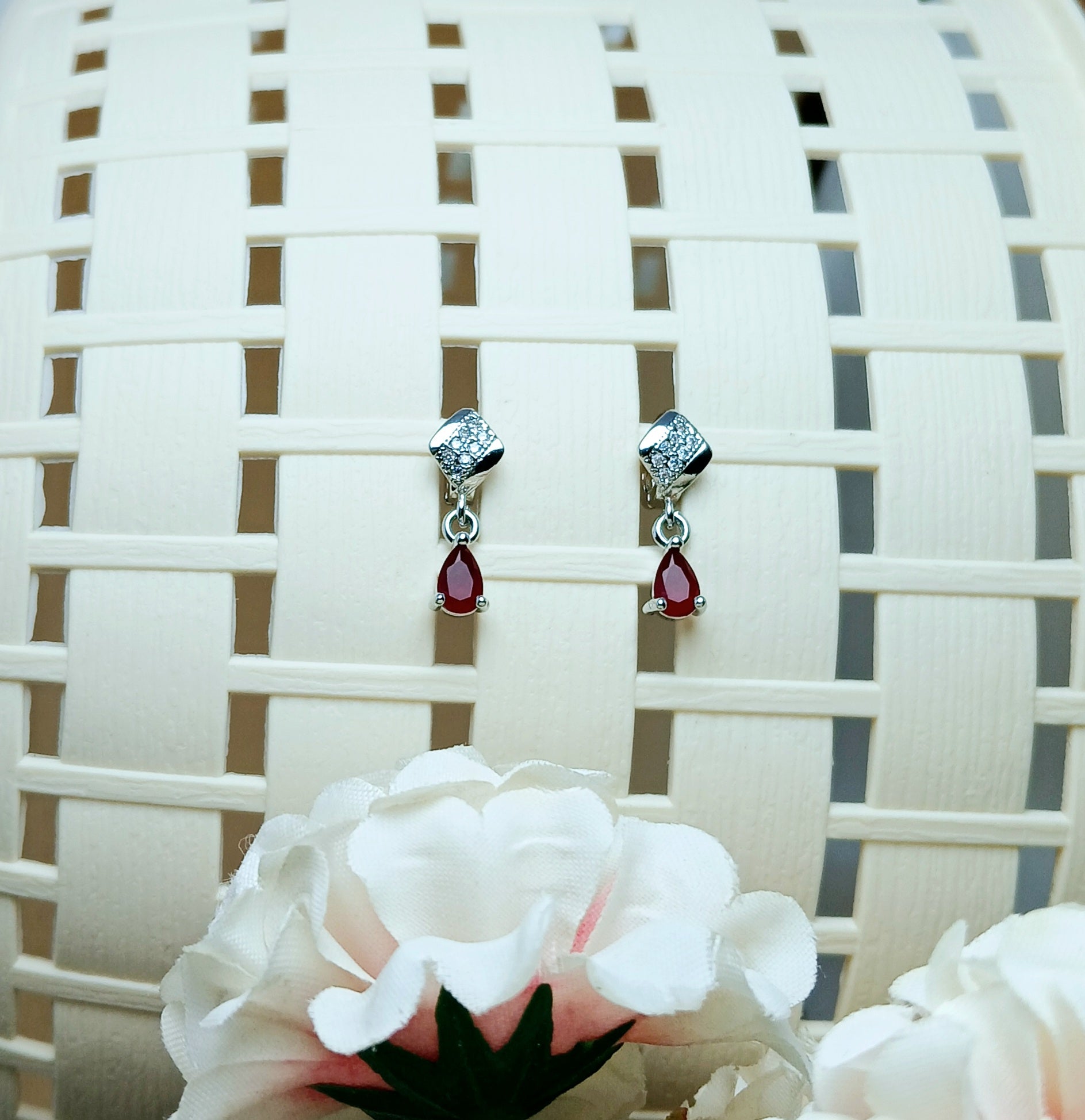 Elegant Small Silver Earrings - Essentique