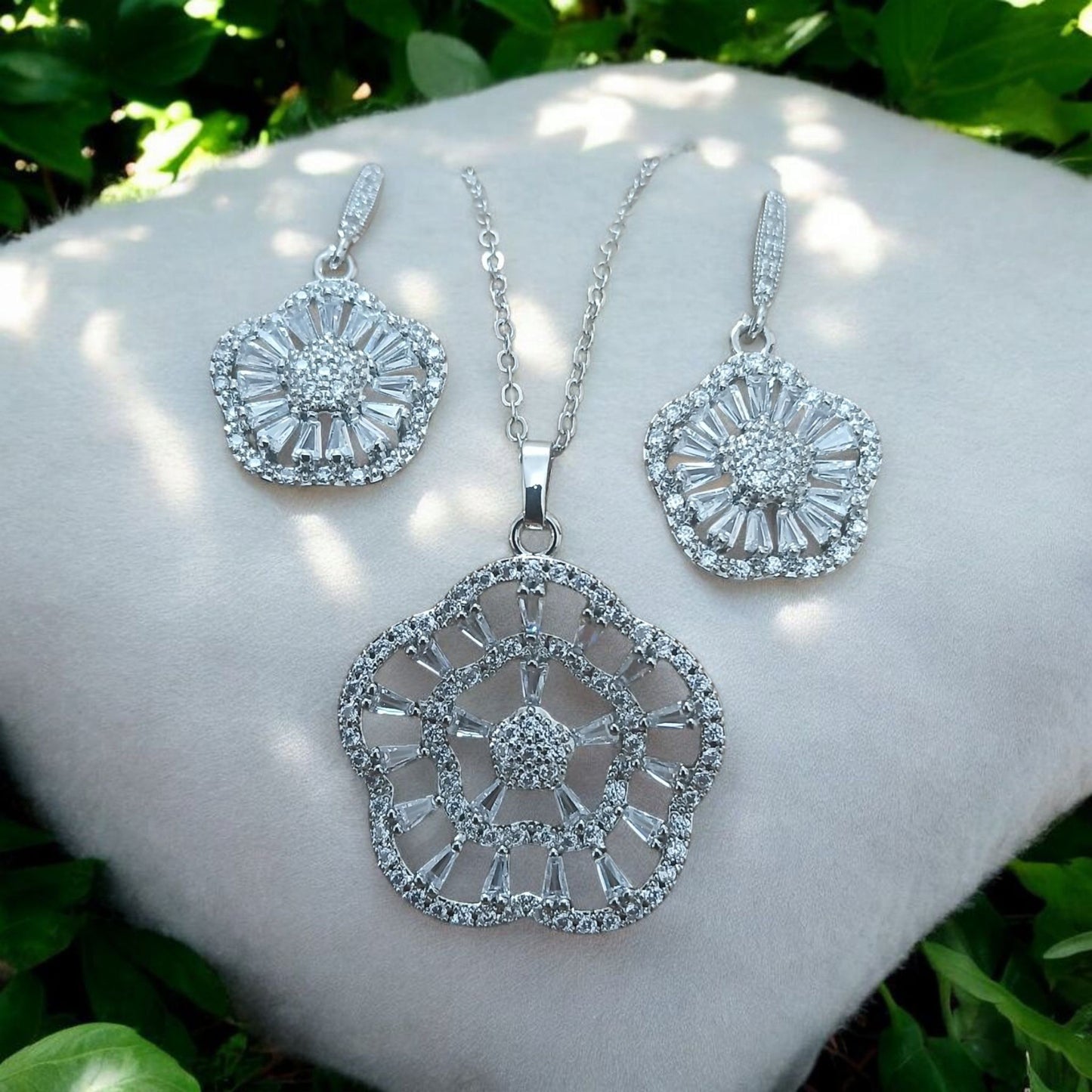 Stylish Silver Pendant Set