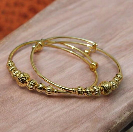 Golden Stylish Kangan Pair Available in 2 Designs