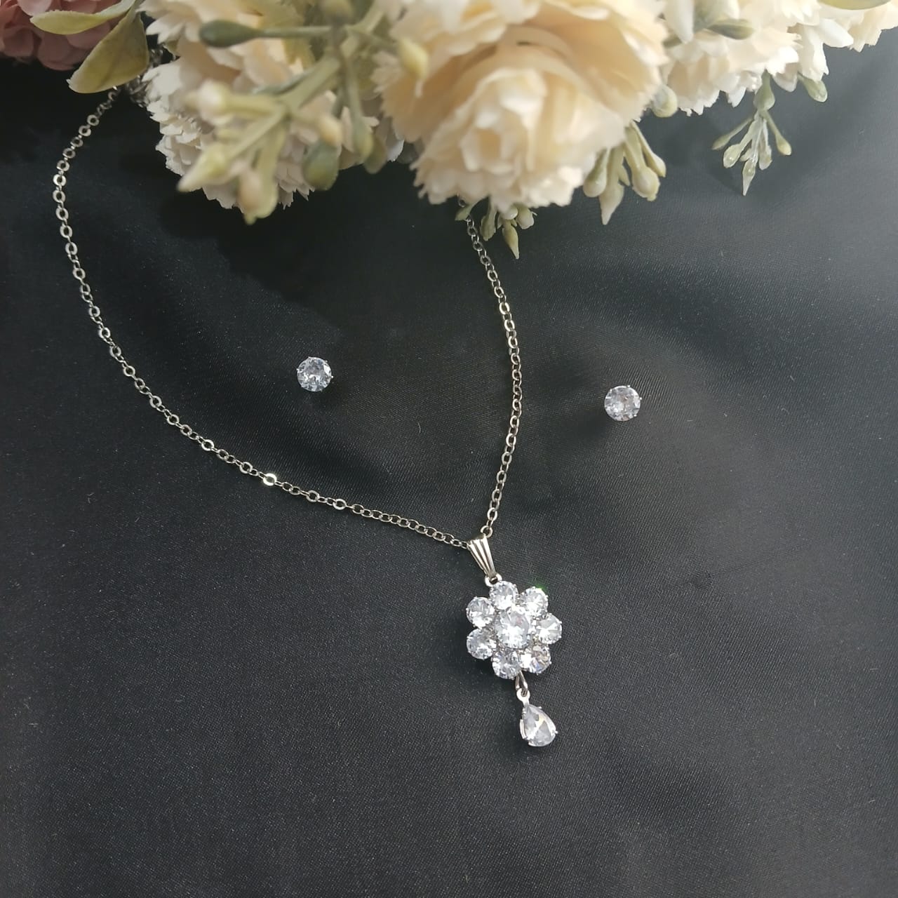 Silver Flower Pendant Set